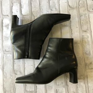 Naturalizer Leather Square Toe Zip Up Ankle Boots